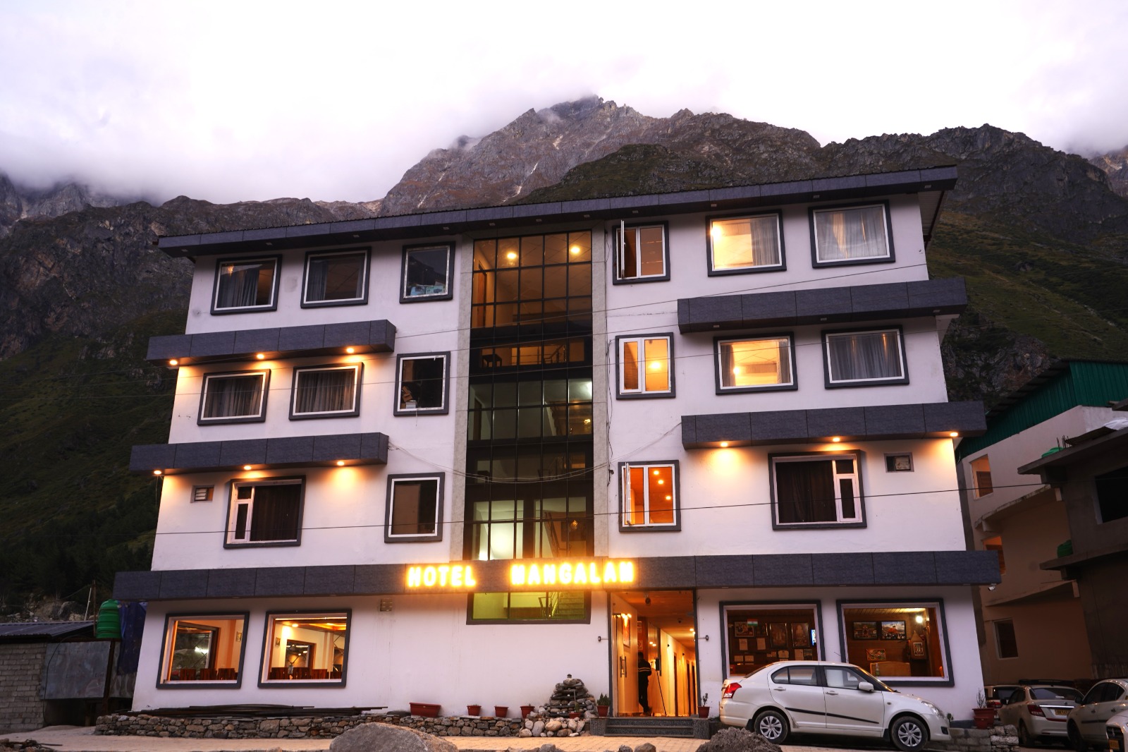 HOTEL MAGLAM 
